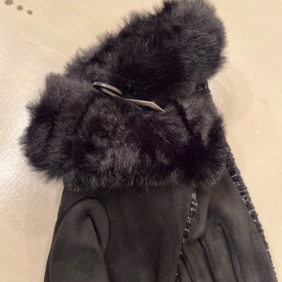 UGGS  BLACK GLOVES NWT - Picture 6 of 6